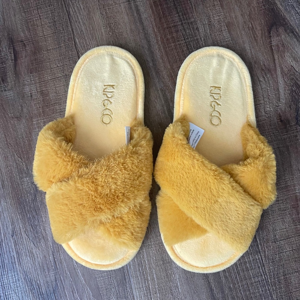 KIP&CO Yellow Fuzzy Plush Criss Cross‎ Slippers - Women's Comfort Slides Size 7